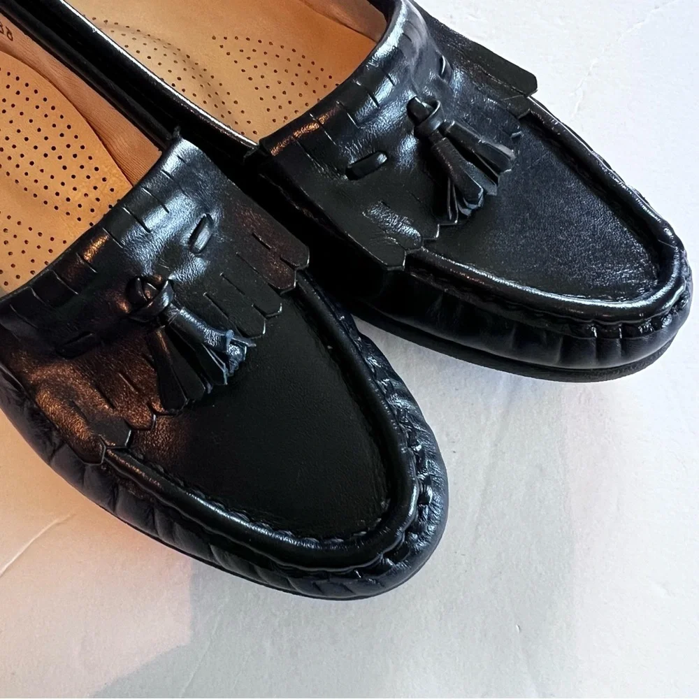 NWOT SAS Women's Tassel Kiltie Loafers in Brown size 8S